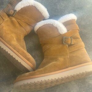Kookaburra by UGG SUper  CUTE!! Worn once